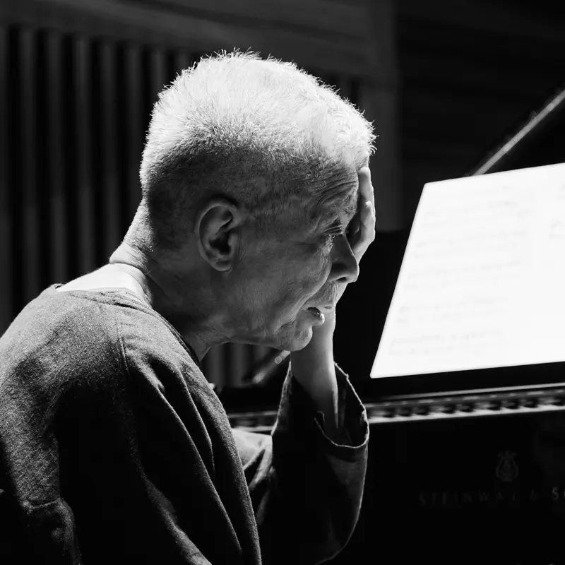 高橋悠治- Shazam