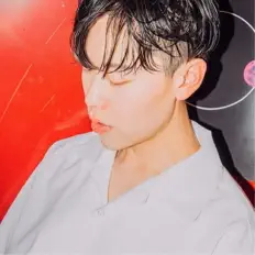 BADROOM dinle, müzik videolarını izle, biyografisini oku, tur tarihlerini ve daha fazlasını gör!