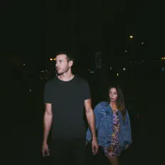 Ouve G + V, vê vídeos de música, lê a biografia, vê as datas da digressão e muito mais!