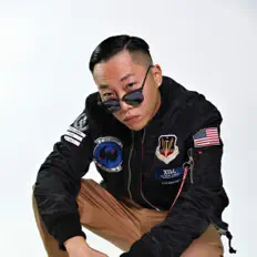 聆聽 游恩杰、觀看音樂影片、閱讀小傳、查看巡演日期等！