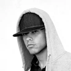 Ouve Jot, vê vídeos de música, lê a biografia, vê as datas da digressão e muito mais!