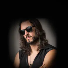 Marcell सुनें, म्यूज़िक वीडियो देखें, बायो पढ़ें, दौरे की तारीखें और बहुत कुछ देखें!