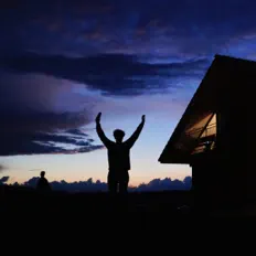 收听 Duke Llingthins、观看音乐视频、阅读小传、查看巡演日期等 ！