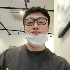 Ouça Rare, assista a videoclipes, leia a biografia, veja as datas das turnês e mais!