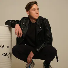 Poslechněte si interpreta kirushaa, sledujte hudební videa, přečtěte si životopis, podívejte se na data turné a další informace.