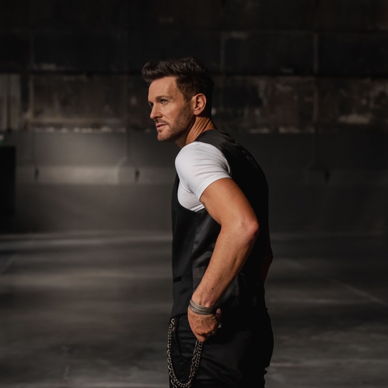 Song - Me Estoy Enamorando - Axel
