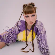 Escucha a IUMA, mira videos musicales, lee su biografía, consulta las fechas de las gira y más.
