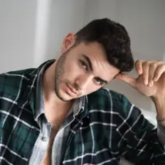 Listen to עילי צ'פמן, watch music videos, read bio, see tour dates & more!
