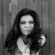 Dengarkan Rebecca Loebe, tonton video musik, baca bio, lihat tanggal tur & lainnya!