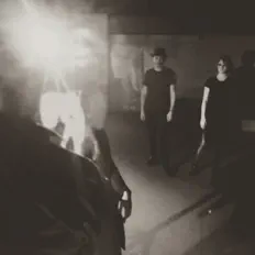 Why Elephant dinle, müzik videolarını izle, biyografisini oku, tur tarihlerini ve daha fazlasını gör!