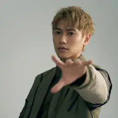 Listen to 邱宇辰, watch music videos, read bio, see tour dates & more!