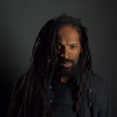 Spiritual을(를) 듣고, 뮤직 비디오를 보고, 약력을 읽고, 투어 일정 등을 확인하세요!