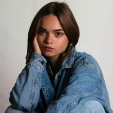 Hör dir Lali an, schau dir Musikvideos an, lies die Biografie, finde Tourdaten und mehr!