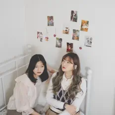 Escucha a 빨간의자, mira videos musicales, lee su biografía, consulta las fechas de las gira y más.