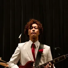 Hör dir Guruw an, schau dir Musikvideos an, lies die Biografie, finde Tourdaten und mehr!