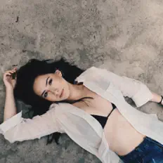 Skye Holland을(를) 듣고, 뮤직 비디오를 보고, 약력을 읽고, 투어 일정 등을 확인하세요!