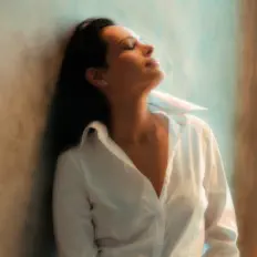 收听 Viviane de Farias、观看音乐视频、阅读小传、查看巡演日期等 ！
