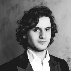 聆聽 Aidan Mikdad、觀看音樂影片、閱讀小傳、查看巡演日期等！