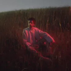 聆聽 Alwis、觀看音樂影片、閱讀小傳、查看巡演日期等！