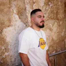 Ascolta אבי עמוס, guarda video musicali, leggi la biografia, vedi le date del tour & altro!