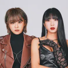 聆聽 PCDM、觀看音樂影片、閱讀小傳、查看巡演日期等！