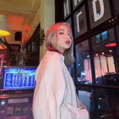 Dengarkan Zoe, tonton video musik, baca bio, lihat tanggal tur & lainnya!