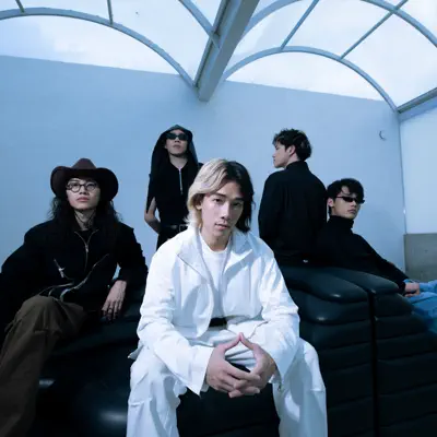 Listen to MOONBAND, watch music videos, read bio, see tour dates & more!