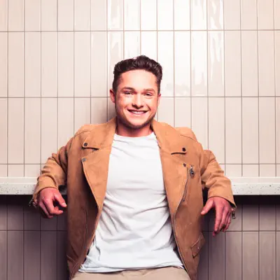 Listen to Gianni Laffontien, watch music videos, read bio, see tour dates & more!