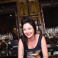 Ascolta Kris Bradley, guarda video musicali, leggi la biografia, vedi le date del tour & altro!