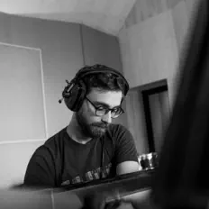 Ouça Miłosz Bazarnik, assista a videoclipes, leia a biografia, veja as datas das turnês e mais!