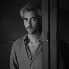 Jean Bellorini सुनें, म्यूज़िक वीडियो देखें, बायो पढ़ें, दौरे की तारीखें और बहुत कुछ देखें!