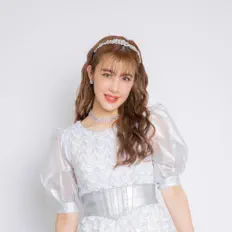 夏焼雅을(를) 듣고, 뮤직 비디오를 보고, 약력을 읽고, 투어 일정 등을 확인하세요!