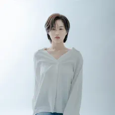 聆聽 Huie、觀看音樂影片、閱讀小傳、查看巡演日期等！