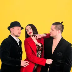 Poslechněte si interpreta Ulitsy, sledujte hudební videa, přečtěte si životopis, podívejte se na data turné a další informace.