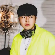 ESPER dinle, müzik videolarını izle, biyografisini oku, tur tarihlerini ve daha fazlasını gör!