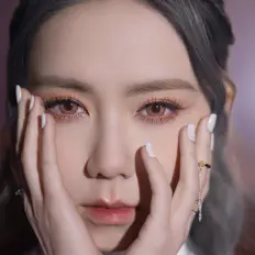 G.E.M. सुनें, म्यूज़िक वीडियो देखें, बायो पढ़ें, दौरे की तारीखें और बहुत कुछ देखें!