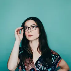 Poslechněte si interpreta Laura Barrett, sledujte hudební videa, přečtěte si životopis, podívejte se na data turné a další informace.