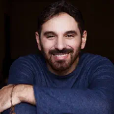 收听 Luis Kiari、观看音乐视频、阅读小传、查看巡演日期等 ！