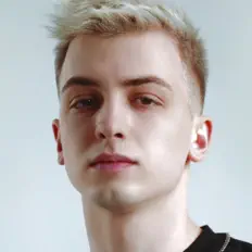 Poslechněte si interpreta Kvtvnv, sledujte hudební videa, přečtěte si životopis, podívejte se na data turné a další informace.