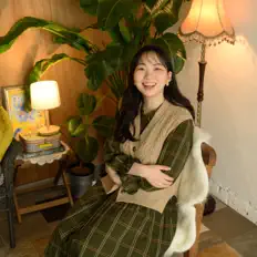 Anais सुनें, म्यूज़िक वीडियो देखें, बायो पढ़ें, दौरे की तारीखें और बहुत कुछ देखें!