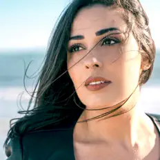 Hör dir Desire Capaldo an, schau dir Musikvideos an, lies die Biografie, finde Tourdaten und mehr!