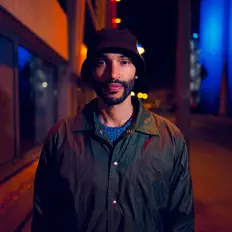 Poslechněte si interpreta Abraham, sledujte hudební videa, přečtěte si životopis, podívejte se na data turné a další informace.