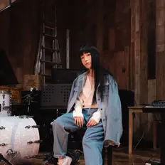 Hör dir Lee Dongsoo an, schau dir Musikvideos an, lies die Biografie, finde Tourdaten und mehr!