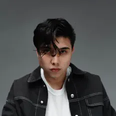 Dengarkan Qontrast, tonton video musik, baca bio, lihat tanggal tur & lainnya!