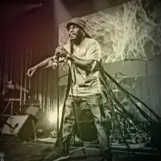 收听 Resination、观看音乐视频、阅读小传、查看巡演日期等 ！