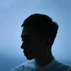 收听 崔圣哲、观看音乐视频、阅读小传、查看巡演日期等 ！