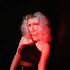 Ascolta Ronika, guarda video musicali, leggi la biografia, vedi le date del tour & altro!