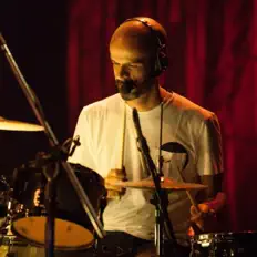 Listen to Cesinha, watch music videos, read bio, see tour dates & more!