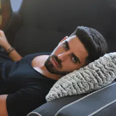Escucha a רם נעים, mira videos musicales, lee su biografía, consulta las fechas de las gira y más.