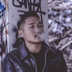 Skinnyjoeを聴いたり、ミュージックビデオを鑑賞したり、経歴やツアー日程などを確認したりしましょう！